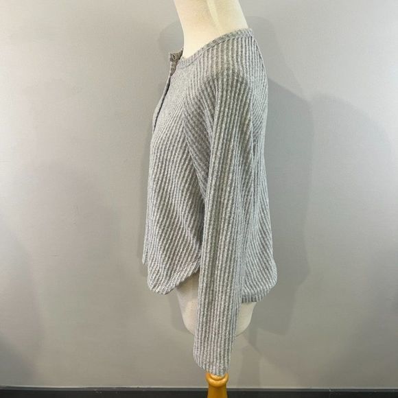 NWOT BP Oversize Snap Front Henley Top in Grey Heather (S) - Picture 4 of 11